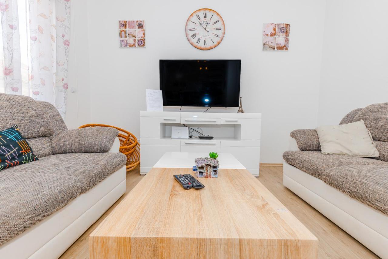 Spacious 2-Bedroom Apartment With Terrace And Parking Cavtat Exterior photo